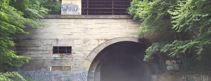 Sideling Hill Tunnel, Eastern Portal (Abandoned) is one of Abandoned PA Turnpike.