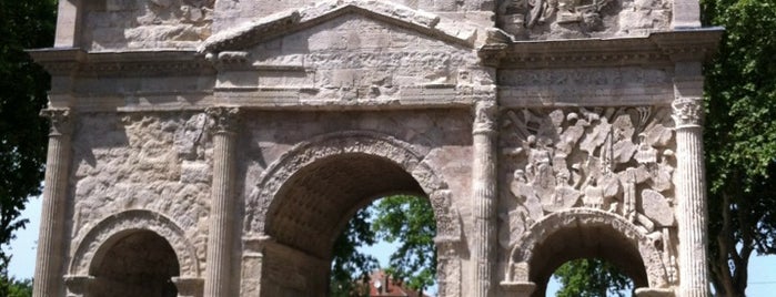 Arc de Triomphe d'Orange is one of Provence.