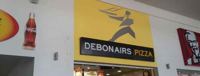 Debonairs Pizza is one of Tempat yang Disukai Zeeha.