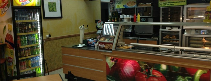 SUBWAY is one of Dmitryさんのお気に入りスポット.
