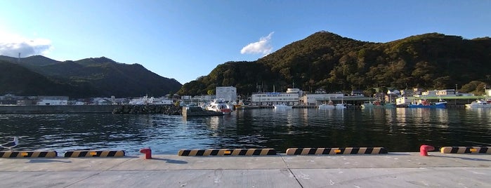 羅臼漁港 is one of Posti che sono piaciuti a mae.