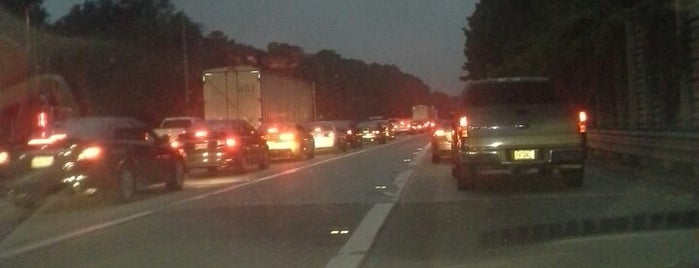 Interstate 285 at Exit 43 is one of Tempat yang Disukai Chester.