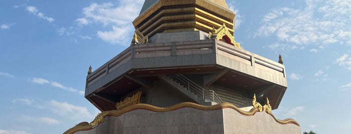 Wat Phothisomphon is one of ลุยเดี่ยว อุดร.