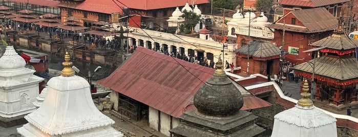 Pashupatinath Temple is one of Катманду.