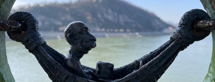 Ferenc József a csónakban — Kolodko miniszobor is one of Mihály Kolodko's Mini Statues.