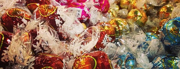 Lindt Outlet is one of Lugares favoritos de Saibal.