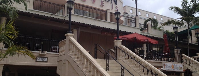 CocoWalk Shopping Center is one of Lieux sauvegardés par Claudio.