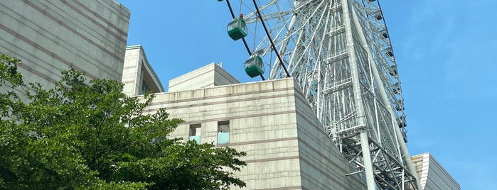 Miramar Ferris Wheel is one of Lillianさんの保存済みスポット.