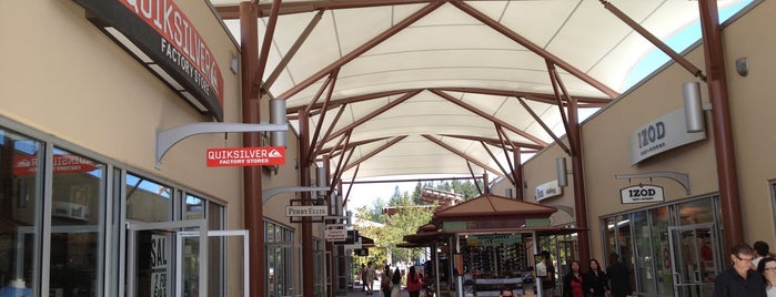 Seattle Premium Outlets is one of Gaston'un Beğendiği Mekanlar.