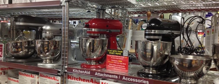 Kitchen Collection is one of สถานที่ที่ Maria ถูกใจ.