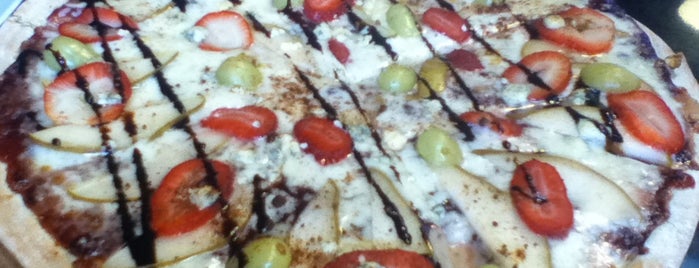 Pizza + Ron is one of Sitios VISÍ.