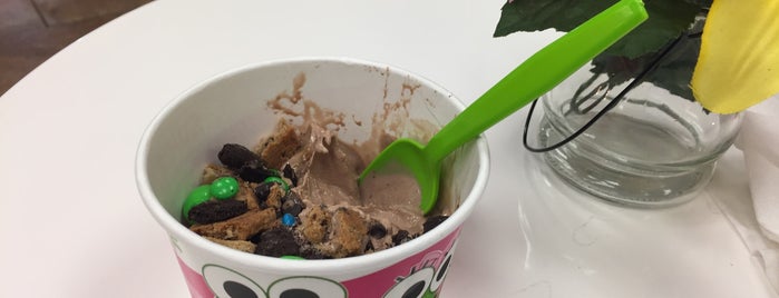 sweetFrog Premium Frozen Yogurt is one of Places To Go.