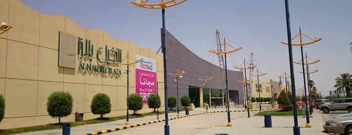 Al Nakheel Mall is one of Lugares favoritos de yazeed.