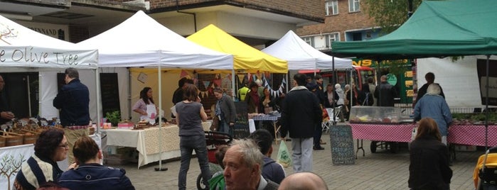 Brentford Market is one of สถานที่ที่ Lama ถูกใจ.
