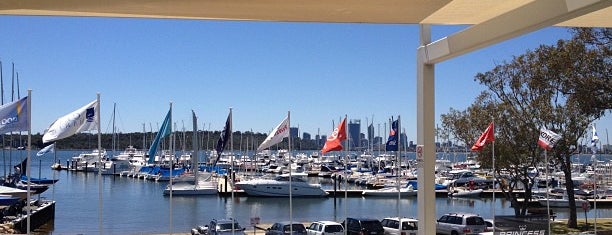 Royal Perth Yacht Club is one of Orte, die Joshua gefallen.
