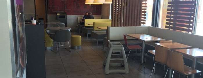 McDonald's is one of Josh : понравившиеся места.