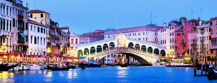 Ponte di Rialto is one of Eurotrip 2018 - Venice.