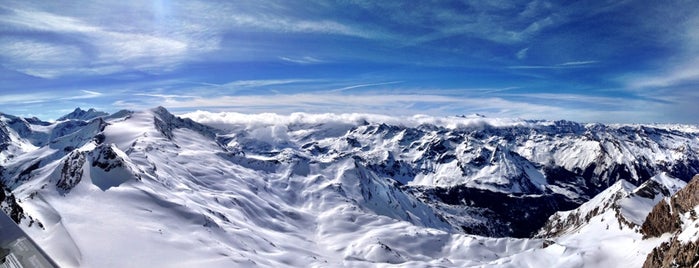 Kitzsteinhorn (3029 m) is one of Bucket List Skiing.