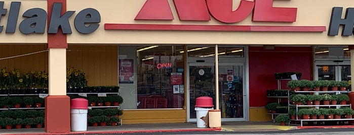 Westlake Ace Hardware 056 is one of Orte, die Kris gefallen.