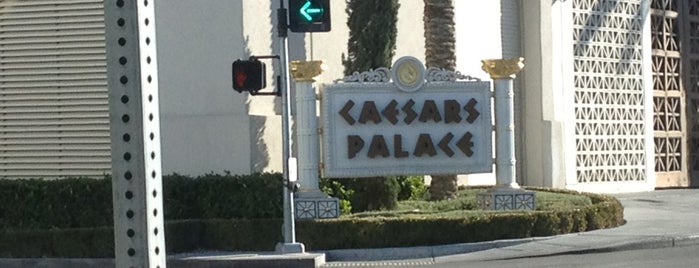 Caesars Palace Employee Parking Garage is one of Lugares favoritos de Stephanie.