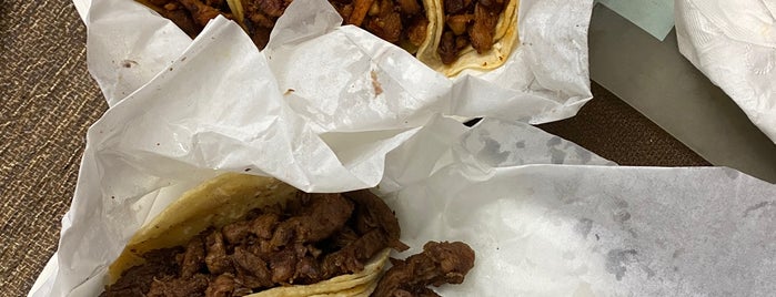 Lilly's Taqueria is one of Rian 님이 좋아한 장소.
