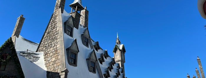 Nighttime Lights At Hogwarts Castle is one of Tempat yang Disukai Lucas.