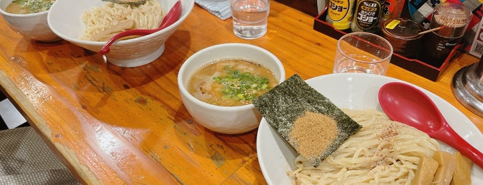 麺や 亀陣 is one of 食べる.