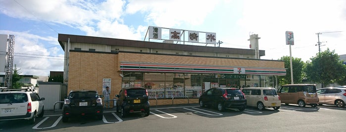7-Eleven is one of Lugares favoritos de Shin.