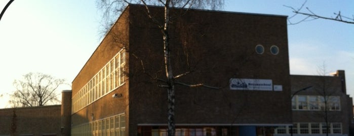 Nassauschool is one of De scholen van Dudok.