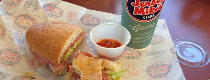 Jersey Mike's Subs is one of Tempat yang Disimpan Annette.