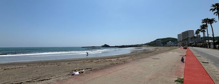 前原海水浴場 is one of Surfing /Japan.