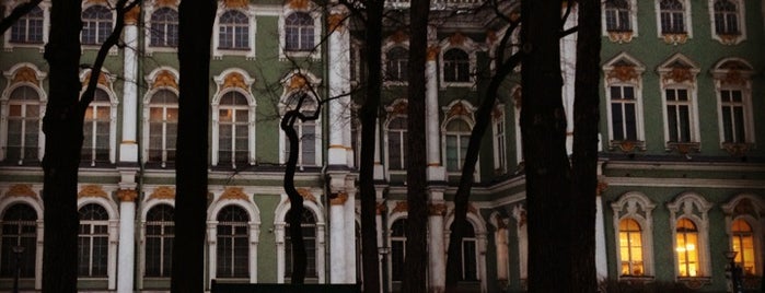 Государственный Эрмитаж is one of art museums.