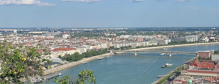 Aufgang zum Gellert-Monument is one of Budapest.