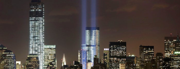 One World Trade Center is one of Dress for the Date'nin Kaydettiği Mekanlar.