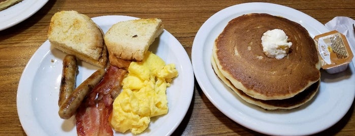 Denny's is one of Mangatさんのお気に入りスポット.
