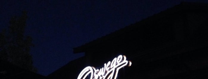 Oswego Grill is one of Tempat yang Disukai Drake.