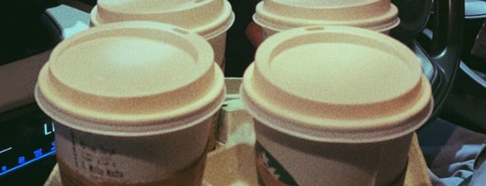 Starbucks is one of Locais curtidos por Dana.