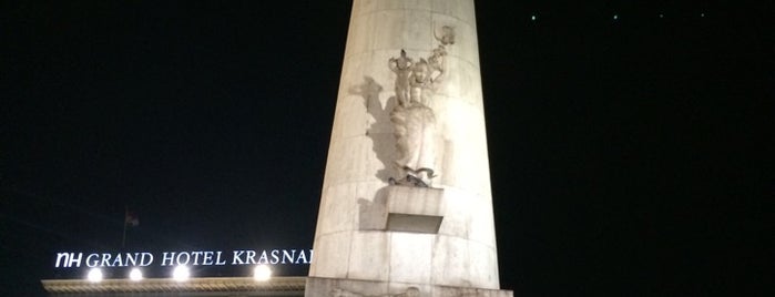 Национальный монумент на площади Дам is one of Βεrκ : понравившиеся места.