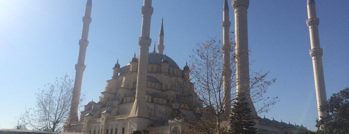 Sabancı Merkez Camii is one of Tempat yang Disukai Βεrκ.