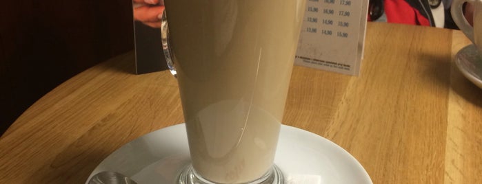 Costa Coffee is one of Krzysztof : понравившиеся места.