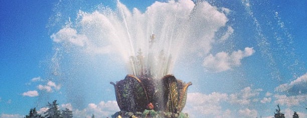 The Stone Flower Fountain is one of Tempat yang Disukai Julia.