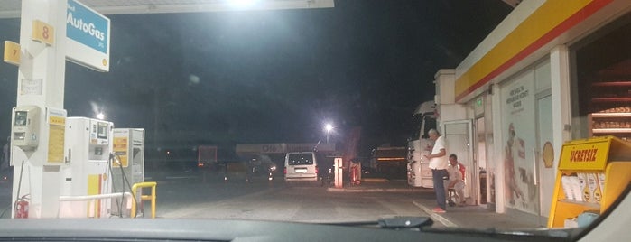 Shell Ayaydın Petrol is one of สถานที่ที่ K. Umut ถูกใจ.