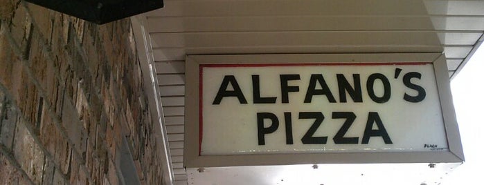 Alfano’s Restaurant is one of สถานที่ที่ Heather ถูกใจ.