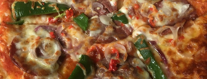 Jone's pizza is one of Lugares favoritos de Martina.