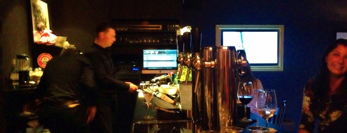 Lounge Bar Celona is one of IEPER.