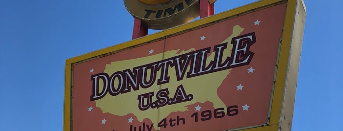 Donutville USA is one of Michigan Desserts.