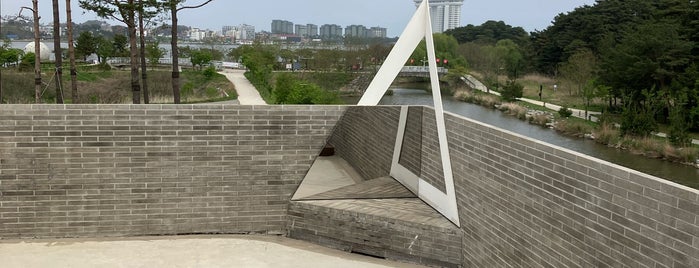 ARTE MUSEUM GANGNEUNG is one of Korea.