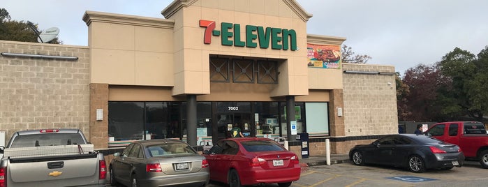 7-Eleven is one of Orte, die Troy gefallen.