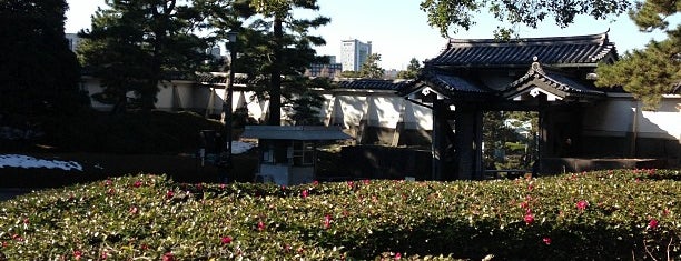 Kitahanebashimon Gate is one of 東京散策♪.