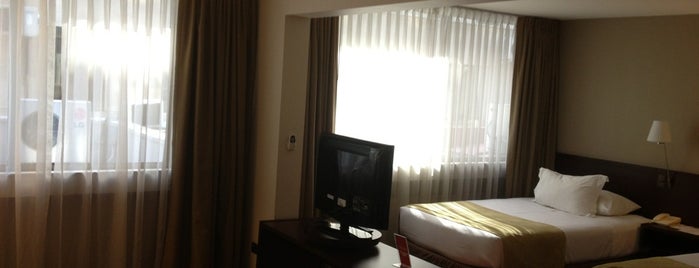 Hotel Director is one of Tempat yang Disukai Mariela.